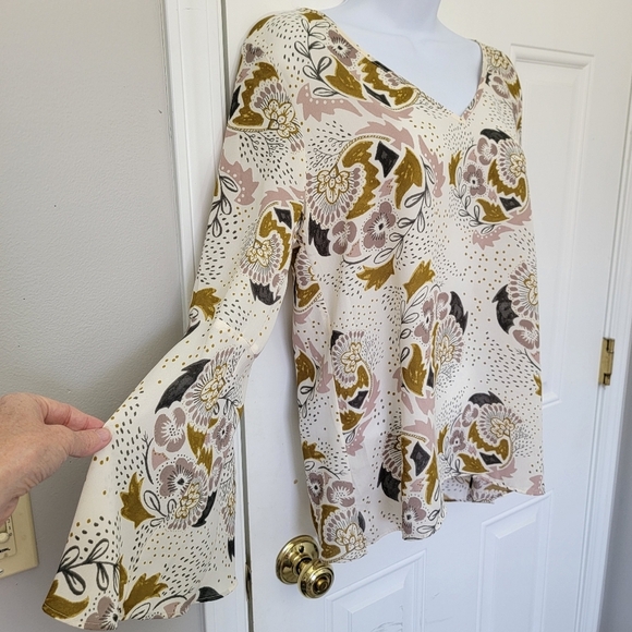 Kenar Women's Blouse V Neck Bell Sleeve Ivory Gold Pink Floral Career Size Small - Picture 3 of 10